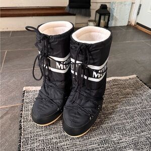 Black Moon Boots, fits size 7 - 8